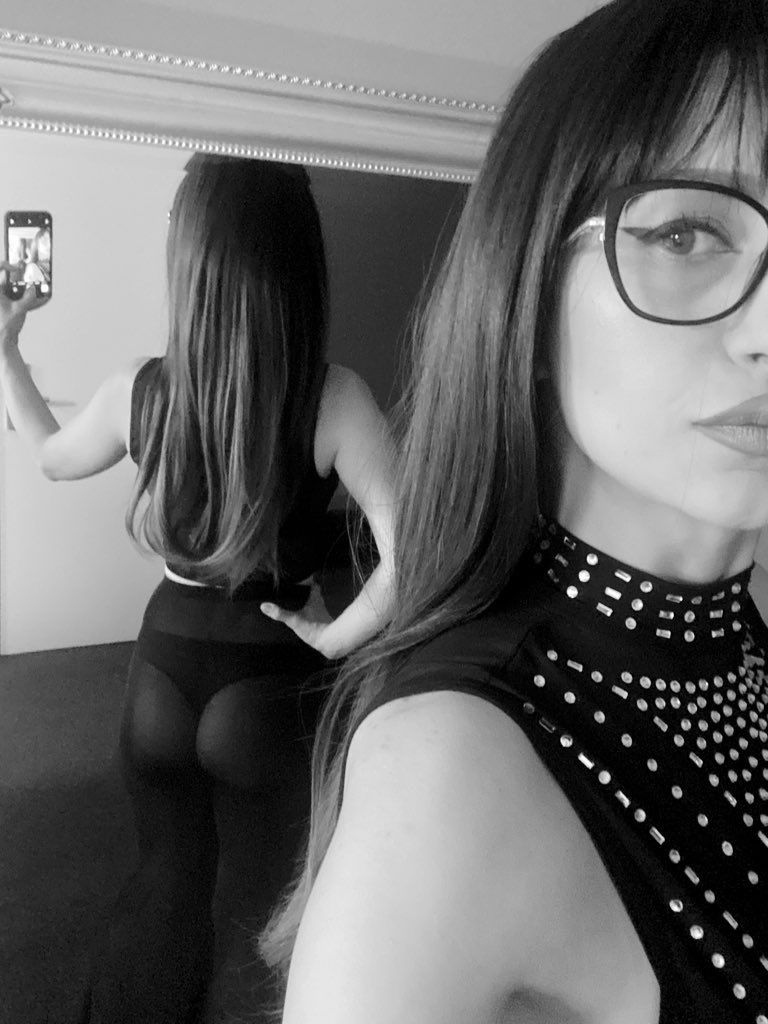 SASSY_PAULA_M's tweet photo. #paulastraton.cammodels.com #mistress #spoil #worship #obey #cammodelsSM https://t.co/bSo2VYKBXR