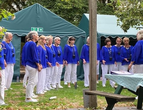 We are looking forward to singing at Mill Green Museum again, 2pm Sunday 6th August - you can sit and have a cream tea while you listen to us, and entry to the museum is included in the ticket price!

millgreenmuseum.co.uk/whats-on/live-…