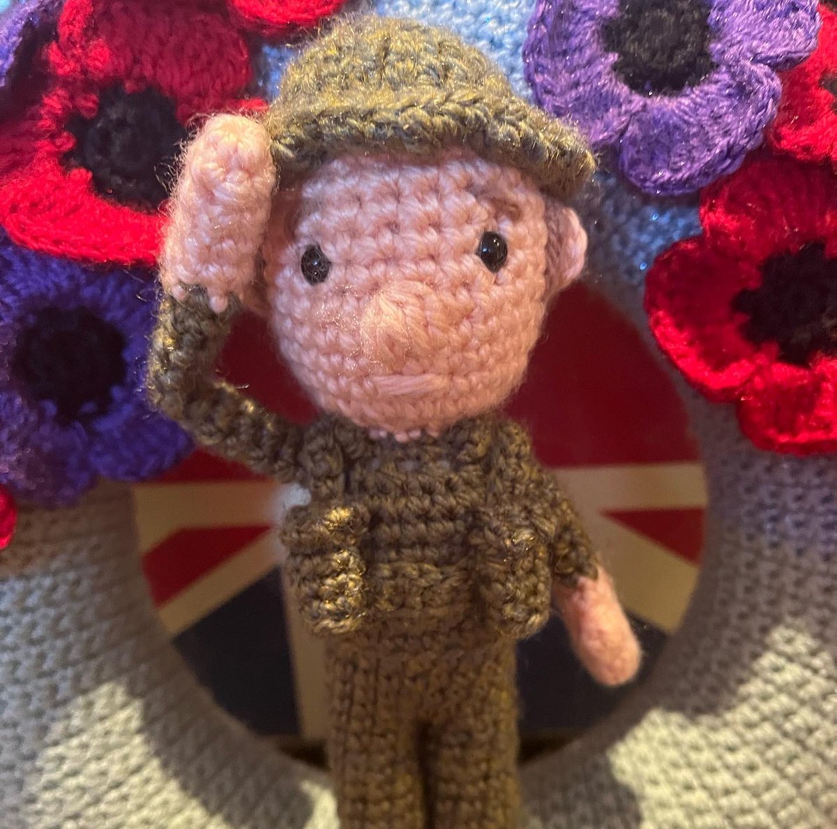 Trebor190683's tweet photo. Finally finished crocheting this Poppy Day wreath https://t.co/bPpabUk7BK