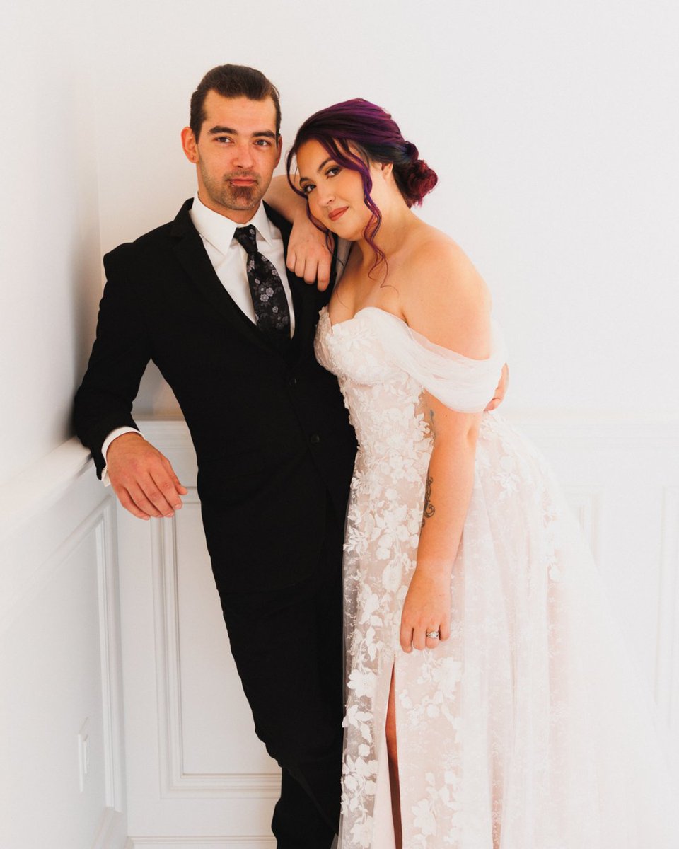 duboisfw's tweet image. Own the room with our sleek and stylish tuxedos and suits!
.
.
.
Photo: Jon Henessee Photo (@jonhenesseephoto)

#weddingtrends #tuxedos #slimfittuxedo #duboisfw