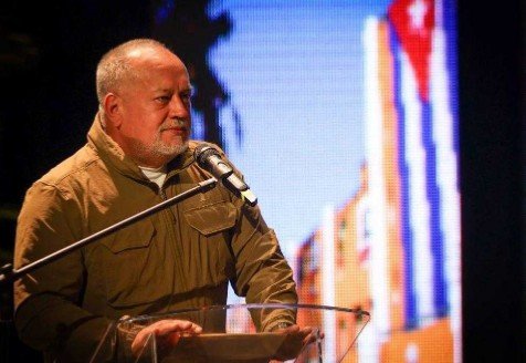 DrRobertoMOjeda's tweet photo. Sincero agradecimiento al hermano Diosdado Cabello por sus sentidas palabras en el homenaje al 70 aniversario del asalto al Moncada en Caracas.  La #RevoluciónBolivariana sabe también que siempre puede contar con #Cuba. https://t.co/ZIbGjZe19t