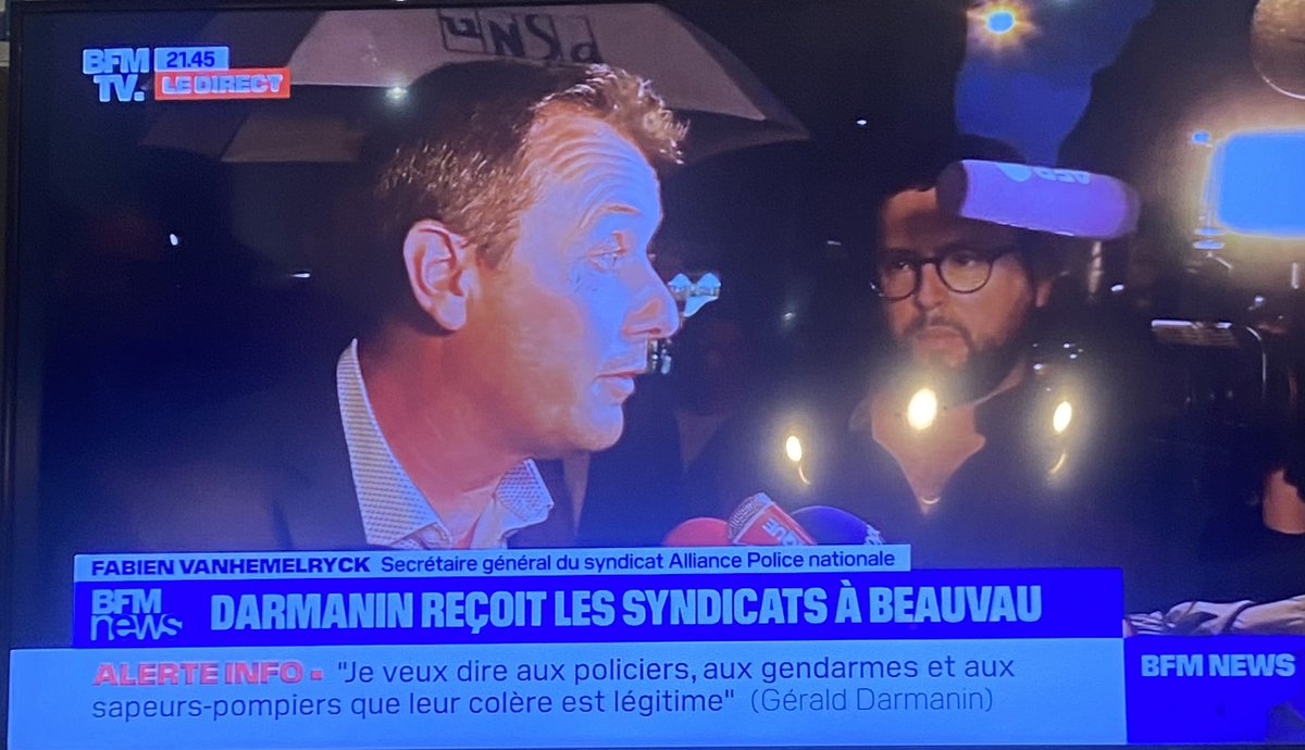 younousomarjee's tweet image. Sur BFM , le Secrétaire Général du Syndicat Alliance Police déclare : 
« le Ministre de l’Intérieur est proche de nous idéologiquement. »

Tout est dit.