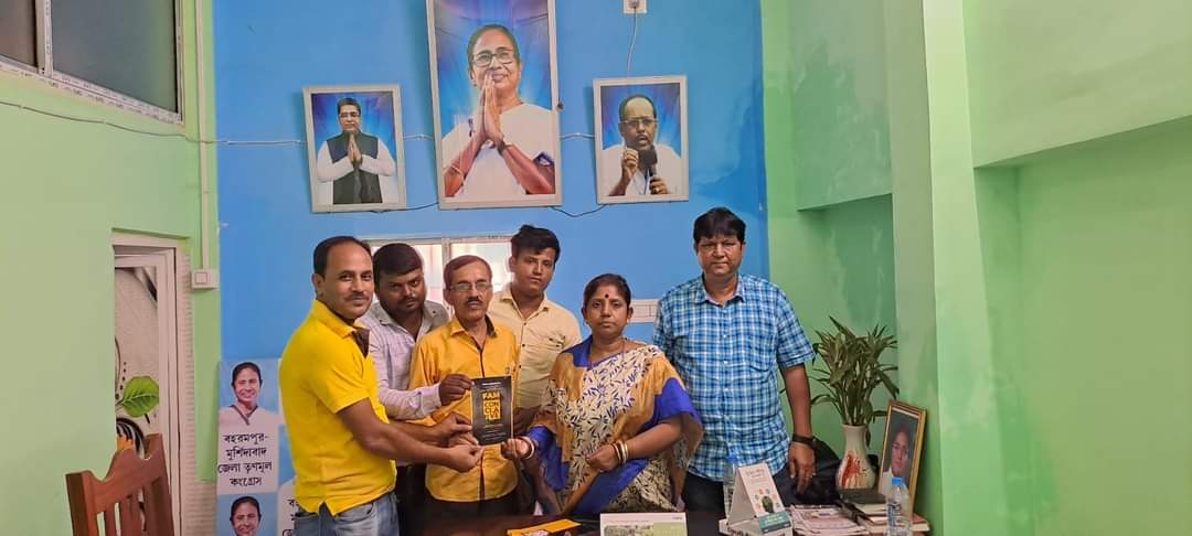 SYMadhikary's tweet photo. ১৩ই আগস্ট কলকাতার উত্তম মঞ্চে হতে চলা FAM কনক্লেভ নিয়ে বহরমপুর-মুর্শিদাবাদ জেলা তৃণমূল কংগ্রেসের সভানত্রী মাননীয়া শাওনী সিংহ রায় মহাশয়ার সাথে আলোচনায় মুর্শিদাবাদ জেলার ফ্যাম এডমিনরা।
#FAM4TM https://t.co/HWKxB2vjPx