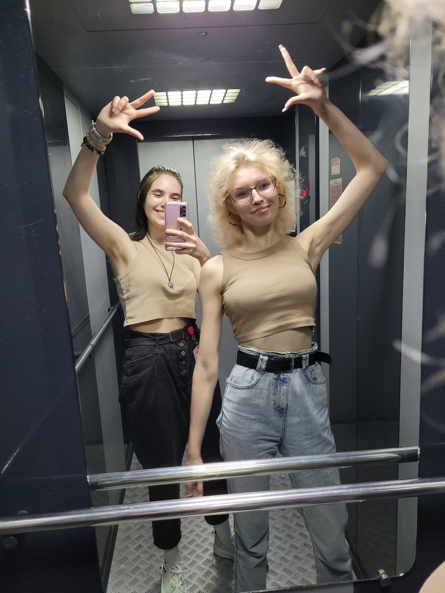 Jyouann's tweet photo. ✨️👀
неожиданно для нас двоих, сегодня оделись в "парный" лук. https://t.co/S37we49uU7