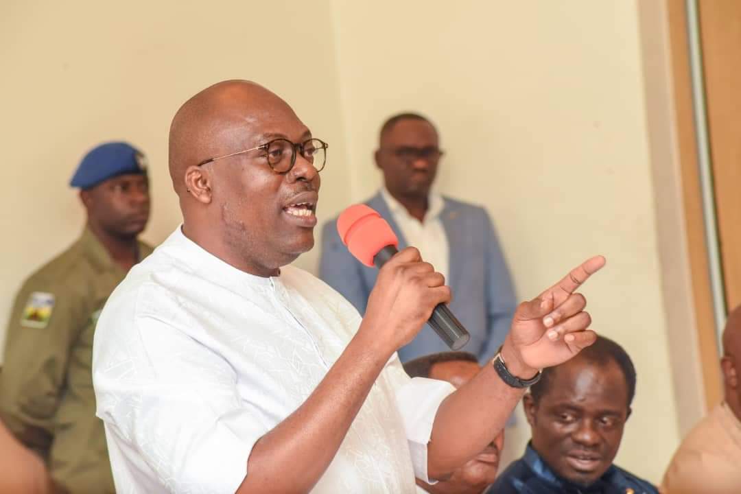 berebaishmael's tweet image. Rivers State governor His Excellency Sir @SimFubaraKSC re-awards Andoni section of the famous Ogoni-Andoni-Opobo/Nkoro unity road to MCC, assures project completion within his first year in office.

#TheWorkingSim

Pesident Tinubu FULL LIST Wike Asisat Oshoala Enugu