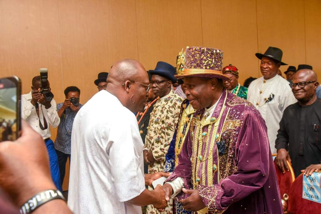 berebaishmael's tweet image. Rivers State governor His Excellency Sir @SimFubaraKSC re-awards Andoni section of the famous Ogoni-Andoni-Opobo/Nkoro unity road to MCC, assures project completion within his first year in office.

#TheWorkingSim

Pesident Tinubu FULL LIST Wike Asisat Oshoala Enugu