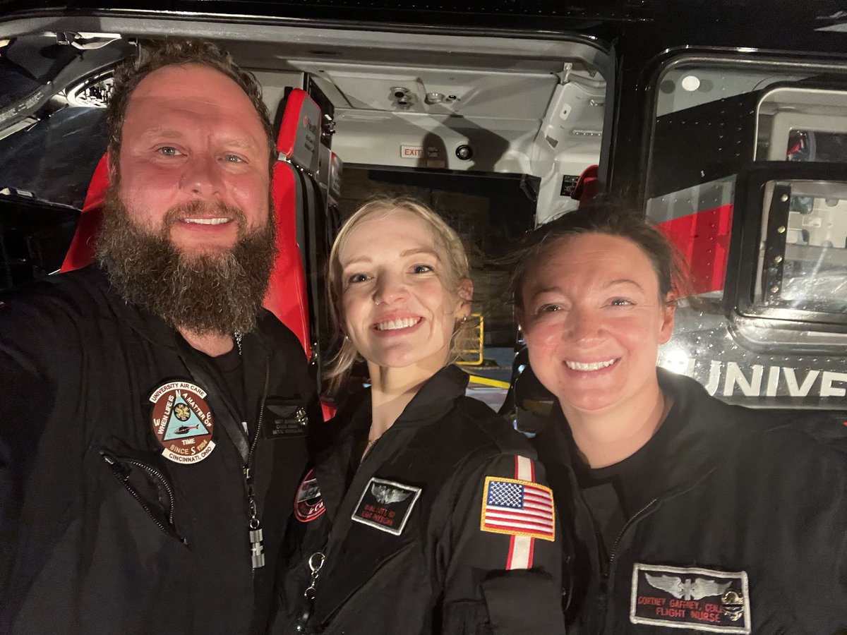 Congrats to Dr. Lott @isabelrlott on her first solo patient flight!! 👋🏼👋🏼🚁🚁