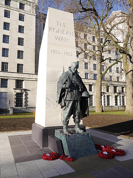 DiscoverhistPH's tweet photo. As the #lightfades, we #pause to #remember the 1,106 #Britishtroops, who were #killed in the #KoreanWar. #Today marks #70years since the #Armistice was signed. The #warcontinues today. #WorcestershireHour #Korea70 #KoreanWar70 #KoreanArmistice #Wewillrememberthem #70years https://t.co/gDEQkpvjpT