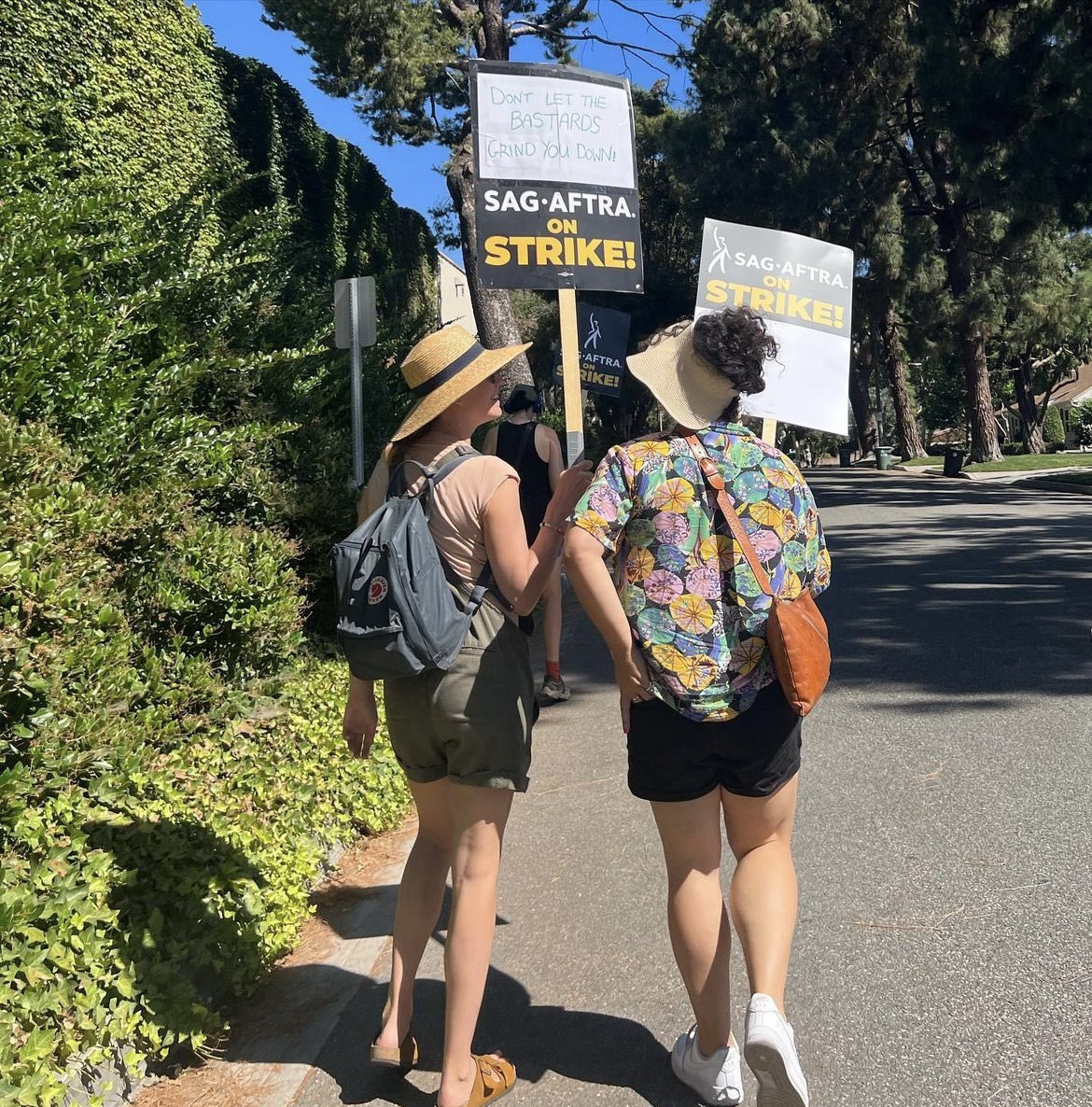 FansYStrahovski's tweet photo. "That’s awesome". 

Yvonne is in the picket line!! 🪧💃 https://t.co/EcuwOq26pU