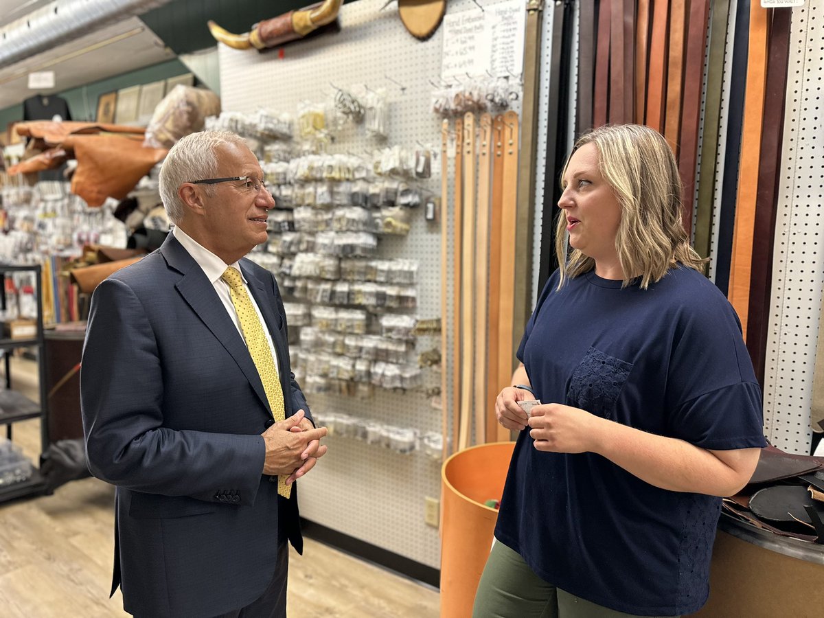VictorFedeli's tweet image. .@TundraLeather has been a familiar name in Hamilton for 30+ years!

This small family-owned business has 50+ years of leather working experience &amp;amp; recently received our $2,500 #DigitalMainStreet grant to put their business online.

Thank you for showing us around Peter &amp;amp; Kristi!
