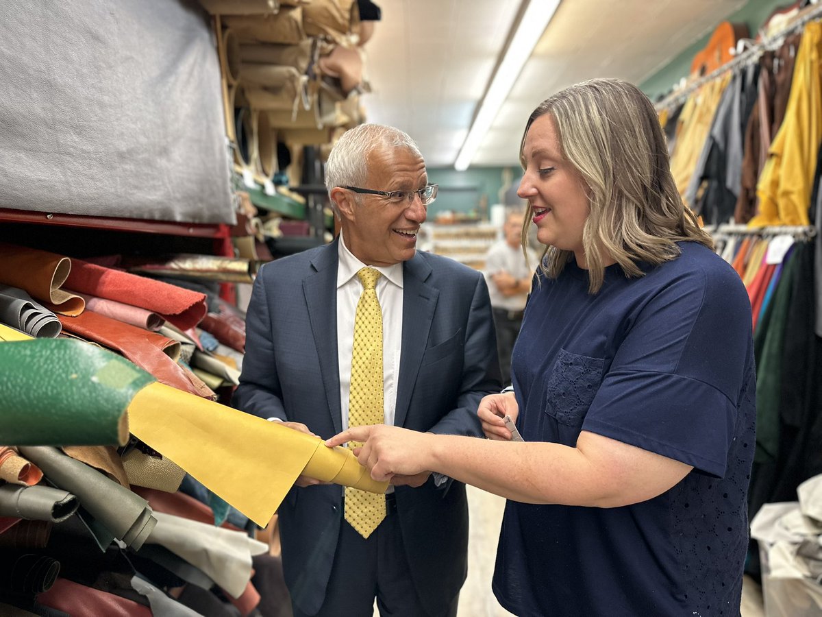 VictorFedeli's tweet image. .@TundraLeather has been a familiar name in Hamilton for 30+ years!

This small family-owned business has 50+ years of leather working experience &amp;amp; recently received our $2,500 #DigitalMainStreet grant to put their business online.

Thank you for showing us around Peter &amp;amp; Kristi!