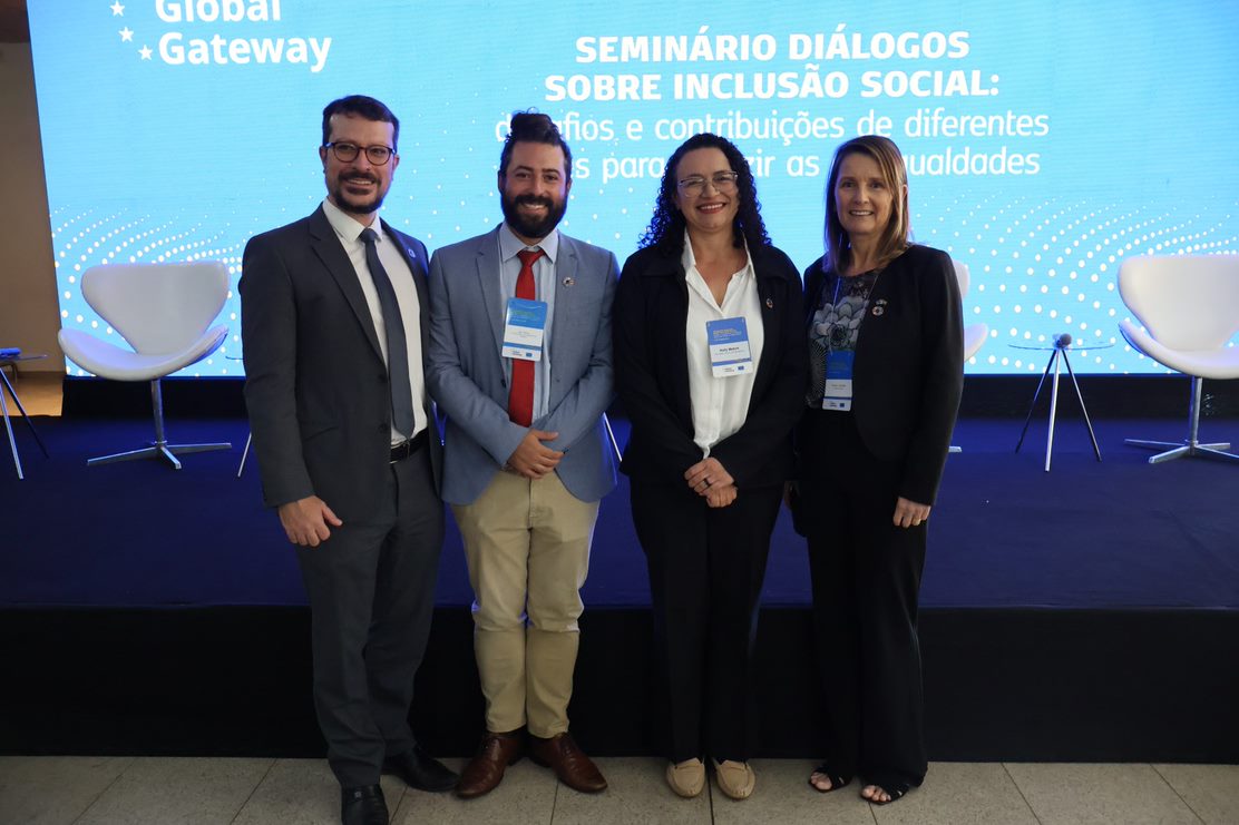 KelliMafort's tweet photo. Participei hoje do Seminário da Representação da União Europeia no Brasil @uenobrasil sobre "Diálogos sobre Inclusão Social"! Agradeço ao Diretor de Parcerias com a Sociedade Civil, Igor Ferrer, pela sua contribuição valiosa e pelo trabalho conjunto para promover parcerias #MROSC https://t.co/6UTixKMOy4