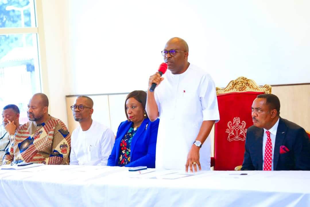 berebaishmael's tweet image. Rivers State governor His Excellency Sir @SimFubaraKSC re-awards Andoni section of the famous Ogoni-Andoni-Opobo/Nkoro unity road to MCC, assures project completion within his first year in office.

#TheWorkingSim

Pesident Tinubu FULL LIST Wike Asisat Oshoala Enugu