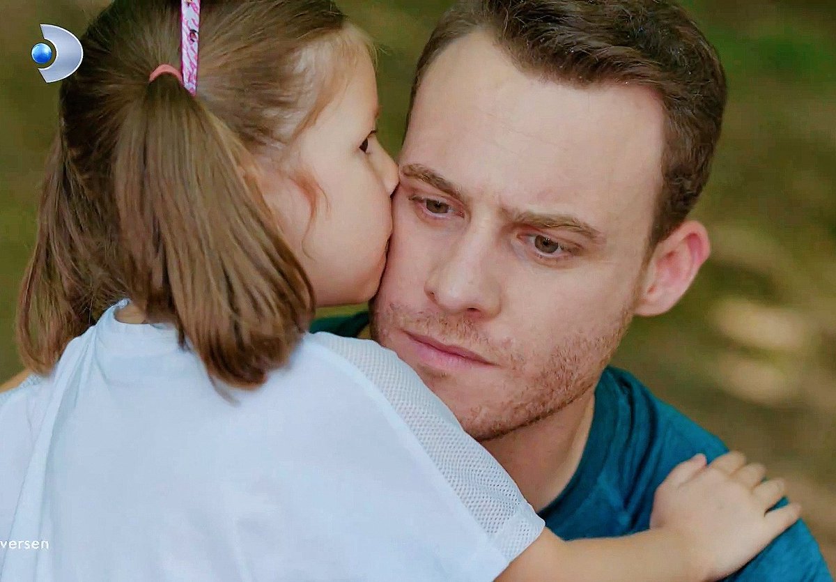 LayanL111's tweet photo. This little scene should have been in fragmans @ayyapim @yacokseversentv !!!!!
#YaÇokSeversen https://t.co/sIbyq5FOJM