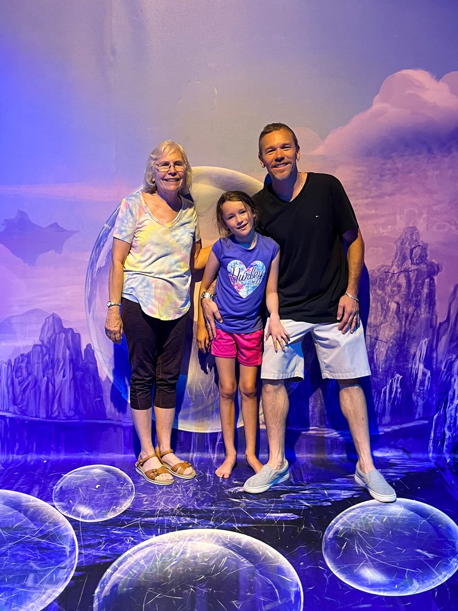 ericjguignard's tweet photo. Went to the BUBBLE WORLD EXPERIENCE yesterday in Montebello with my mom and 9-year-old daughter. What a wild, fun, unique exhibit!
#BubbleWorldExperience
https://t.co/4Rk2ZENS76 https://t.co/robPJgKARy