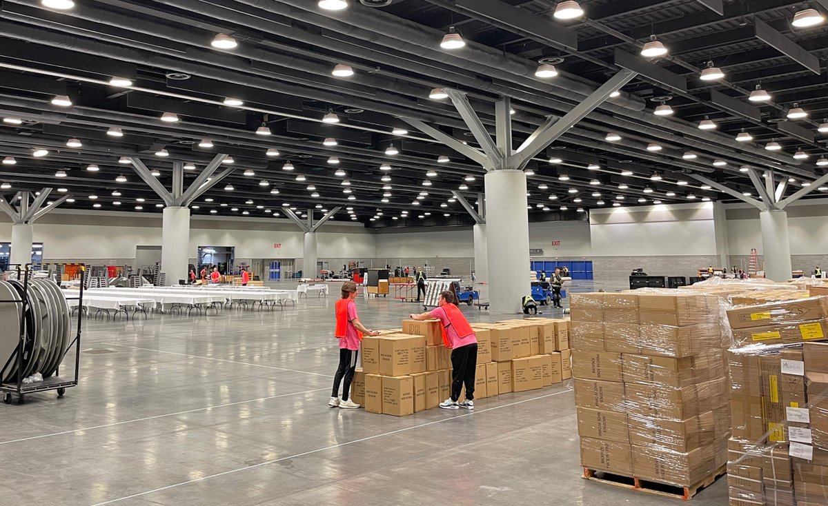 LinusTech's tweet photo. Setup has begun for @LTXexpo 2023, we can't wait to see you this weekend! https://t.co/4ZwIiVQHXy