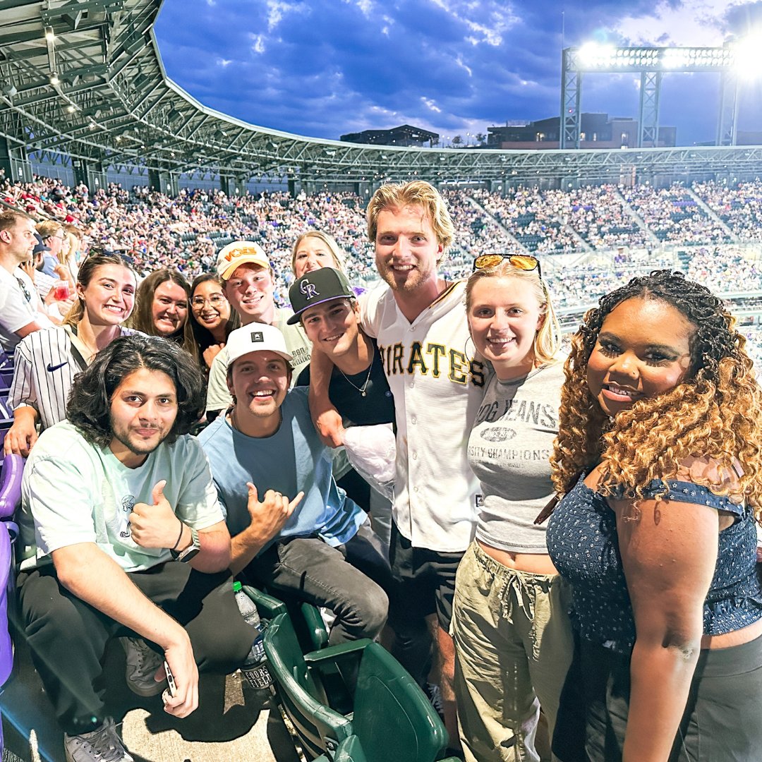 FidelityJobs's tweet photo. Our interns and University Talent Team in Denver got to connect and enjoy a baseball game. πβΎ
#FidelityAssociate #internships #DenverColorado #WorkplaceCulture #FidelityIntern #Fidtern https://t.co/PLJGzQ59Py