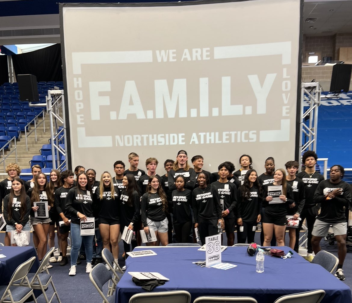 BasoreCoach's tweet photo. DA’ BEARS REPRESENTING AT THE NISD LEADERSHIP SUMMIT @ NISD !!

THEY DUD AWESOME AS EXPECTED !!

STUD ACE’S HIGH - BFND !! https://t.co/pP6xIhmgoN