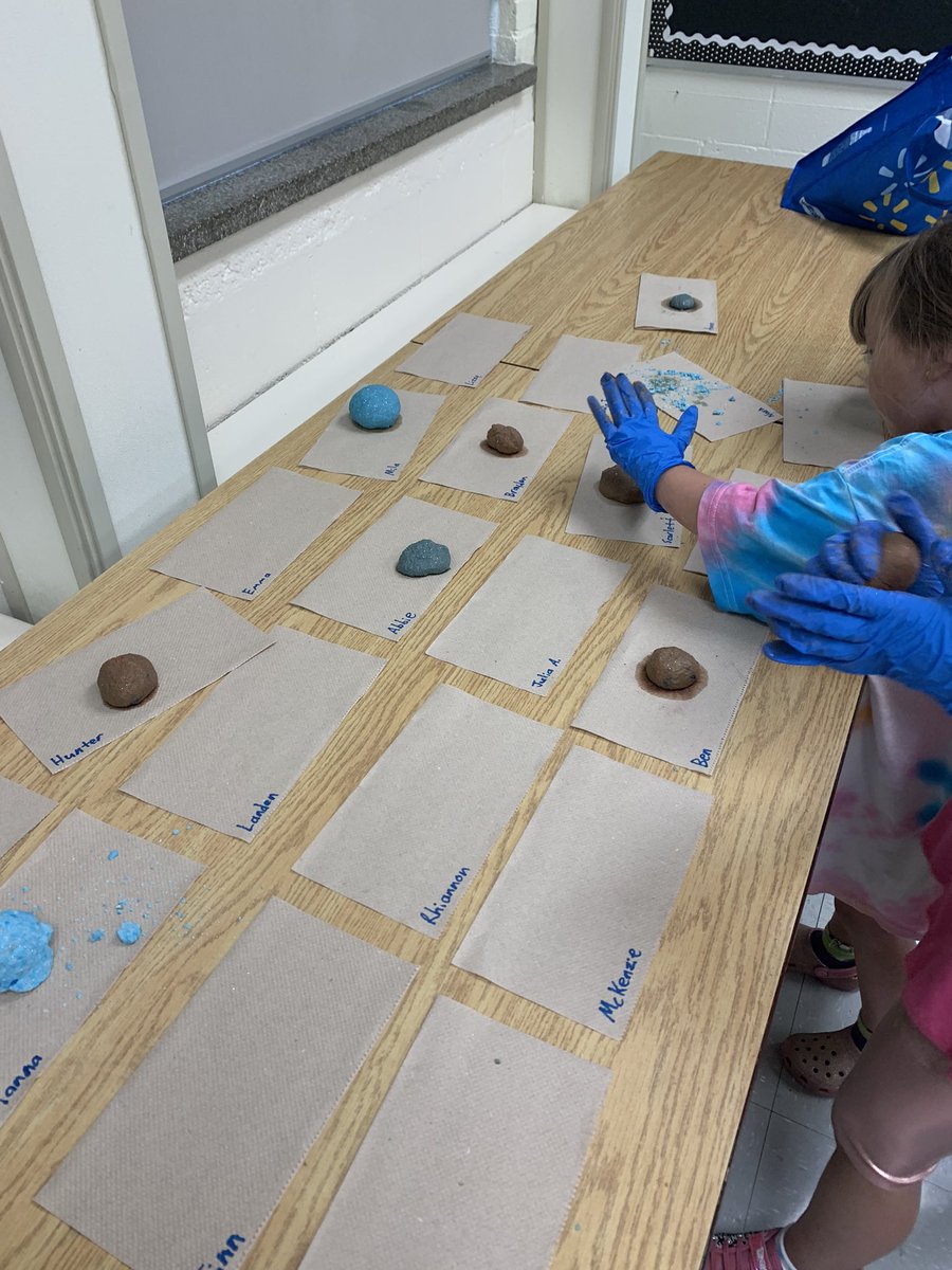 Today we read Chris Hadfield book The Darkest Dark. Then we made moon rocks. Very happy campers. @SCCDSB @OntarioSLP <a href="/fourbirds4/">lisa walker</a>