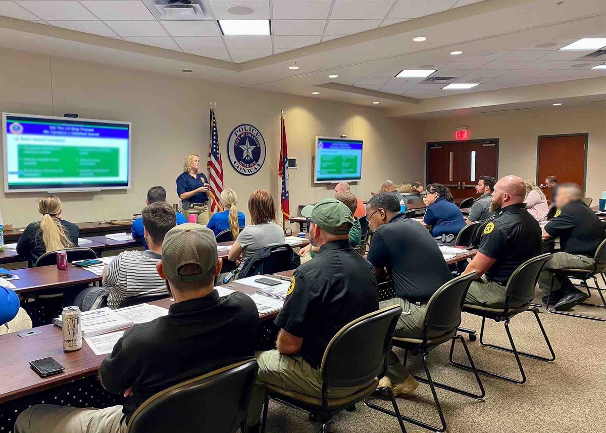 FBILittleRock's tweet photo. Members from the #FBILR Evidence Response Team are teaching a Crime Scene Training Course this week to our partners at @ConwayPolice & @CountyFaulkner. Training in coordination with our state & local partners is one of the many ways we work together to keep #AR communities safe! https://t.co/aUR1arOtIF