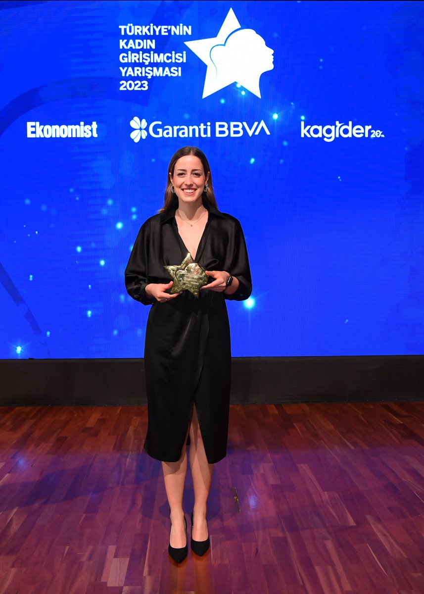 KGY Birincilerini tanıyalım! 🏆2023 Yılı Türkiye'nin Kadın Sosyal Etki Girişimcisi Müge Baltacı, elektronik atıkların yönetimi ve geri dönüşümü ile iklim krizine pozitif yönde etkileyecek dijital bir altyapı olan Köstebek platformunu hayata geçirdi. 

#Köstebek  #KGY2023