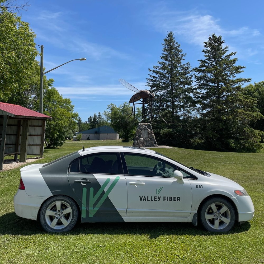 Our Sales Rep Ryan Wiebe was out in the RM of Rockwood a few weeks back when he stumbled upon the World's Largest Mosquito!

Luckily for him, this mosquito was just a statue.

Rural Manitoba is really filled with some hidden gems.
