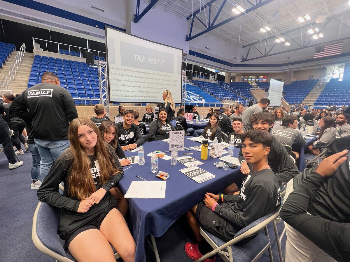 NISDBrennan's tweet photo. Brennan student athletes at the NISD Servant Leadership Summit! #BFND https://t.co/FdiByWLadu