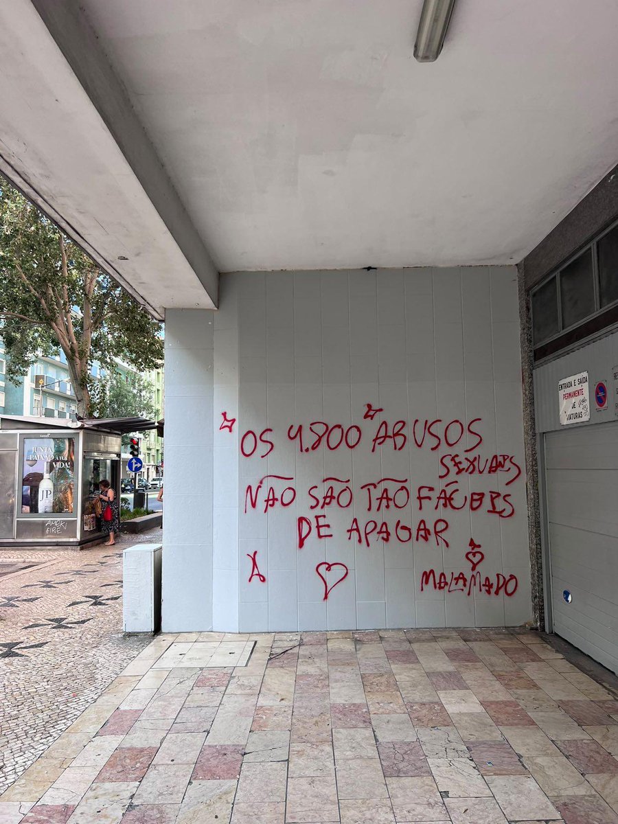 GraffitiRadical's tweet photo. “Even before the pope came, I already prayed for a room here”
Seen on a Lisbon apartment block during the Pope's visit, then after it was quicky painted over, new graffiti appeared on the same wall that said:
“Those 4.800 sexual abuses (by the church) are not that easy to erase” https://t.co/L3kxnLYAXy