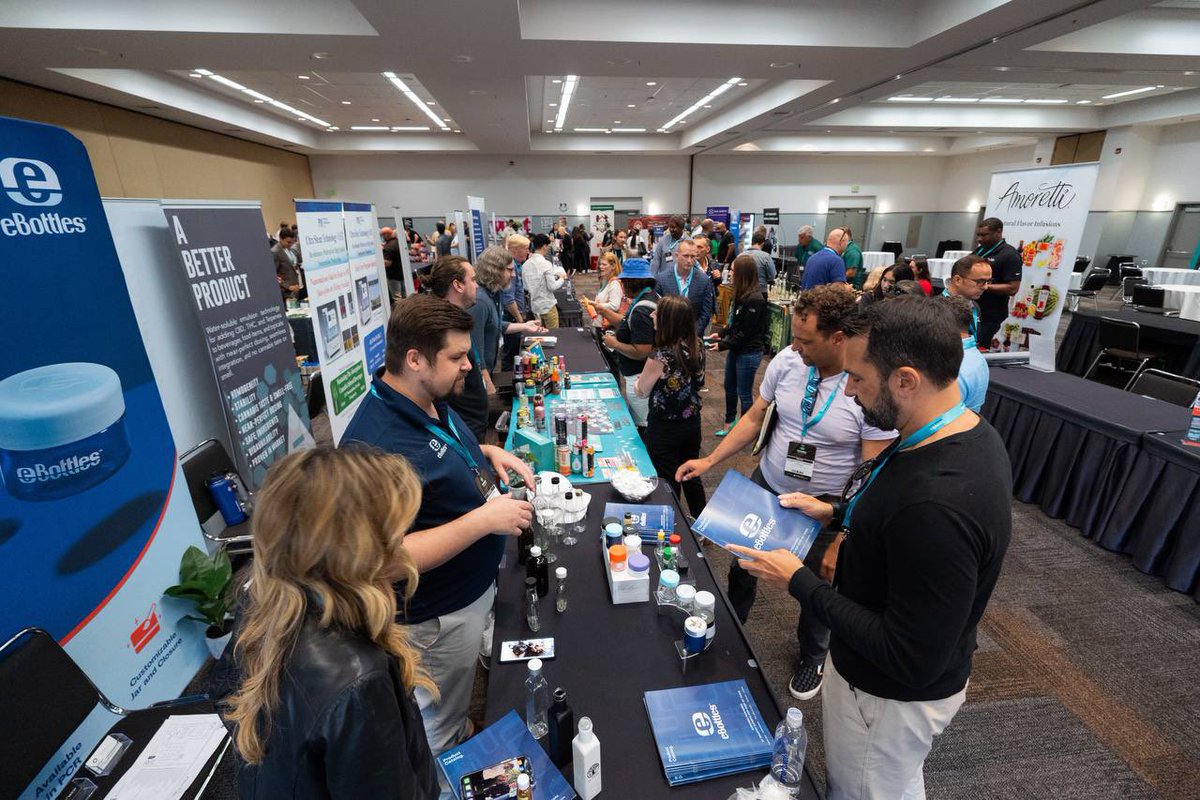 DrinksCannabis's tweet photo. Some good Conversations brewing on the Expo Floor!
Sneak peek into our ongoing #sanfrancisco event.
🔗 Grab your tickets from here https://t.co/0cNo7s853J , and join us today at 📍South San Francisco Conference Center if you’re near by. 
#cde2023 #sanfrancisco #CannabisCommunity https://t.co/gHjhH4rVT0