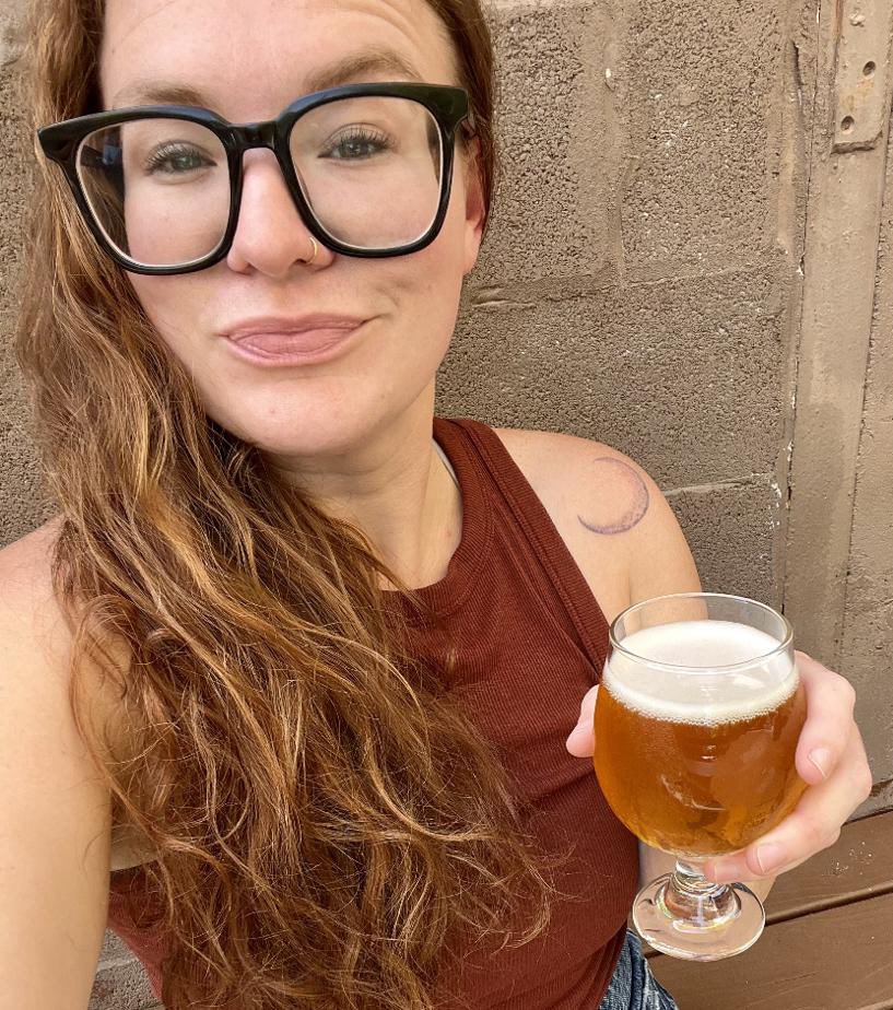MaydayBrewery's tweet image. Small Batch Thursday includes Elderhop IPA. #smallbatchbeer
BINGO w/Kelli 6:30pm 
FRI-Carter Elliott live 7-9pm 
SAT-Laughter is Comedy 8pm 
maydaybrewery.com/shop/Laughter-…  #lovethepeople #lovethebeer #beerhugsandrockandroll #murfreesborotn #pizzaandbeer #drinklocal #craftbeer 🍕🍺