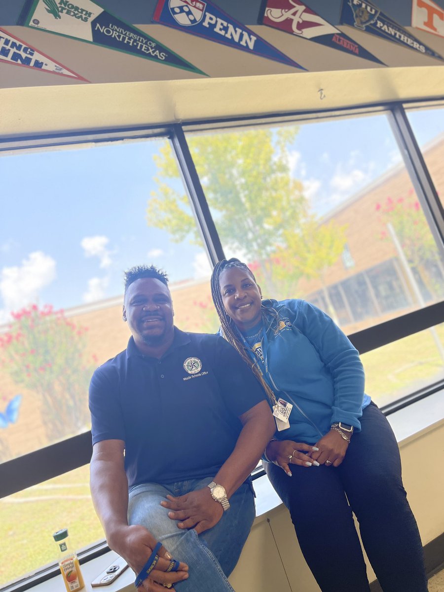 MrsMNMoody's tweet photo. So excited to serve with these amazing leaders. We have 100+ years of educational experience on our squad! @Welch_WolfPack @TeamHISD #servantleadership https://t.co/bQmOzY4SJ2