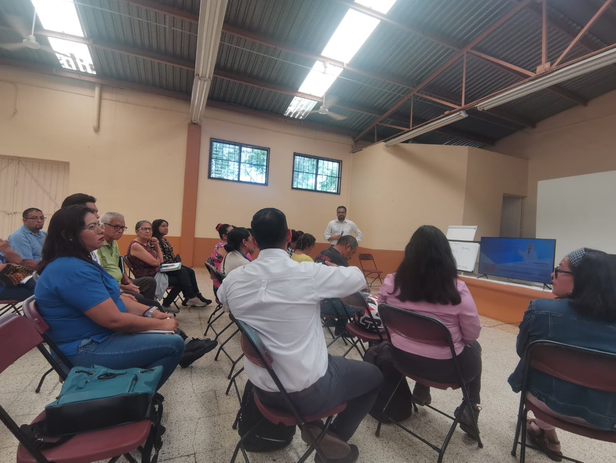 Son 35 Organizaciones de la Sociedad Civil donatarias autorizadas las que se reúnen cada dos meses para capacitarse y orientar los apoyos que reciben de <a href="/fundaciondrsimi/">Fundación Dr. Simi</a>. Agradezco que me hayan considerado en estos esfuerzos 😃.