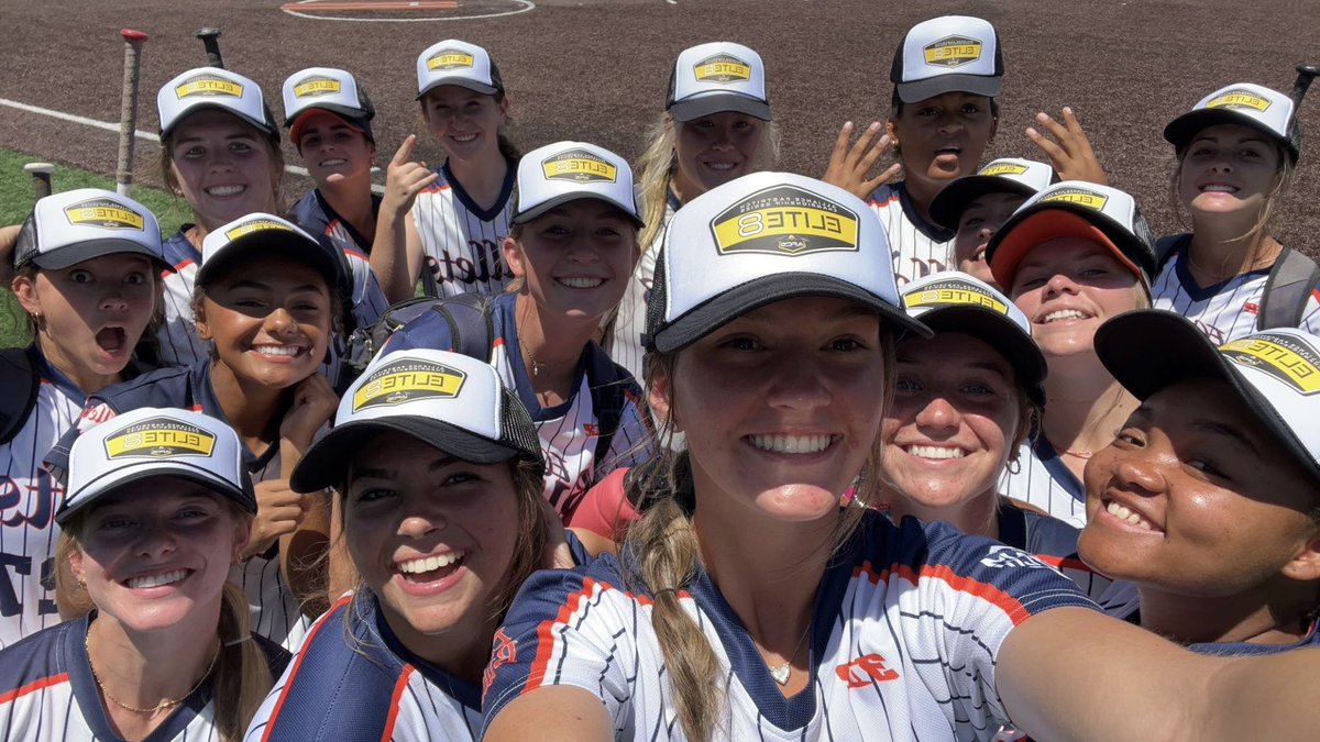 DevonKokoszka's tweet photo. So proud of my team for making it to the elite 8!! @ecb18uSchnute https://t.co/ClcMjOs0Qd