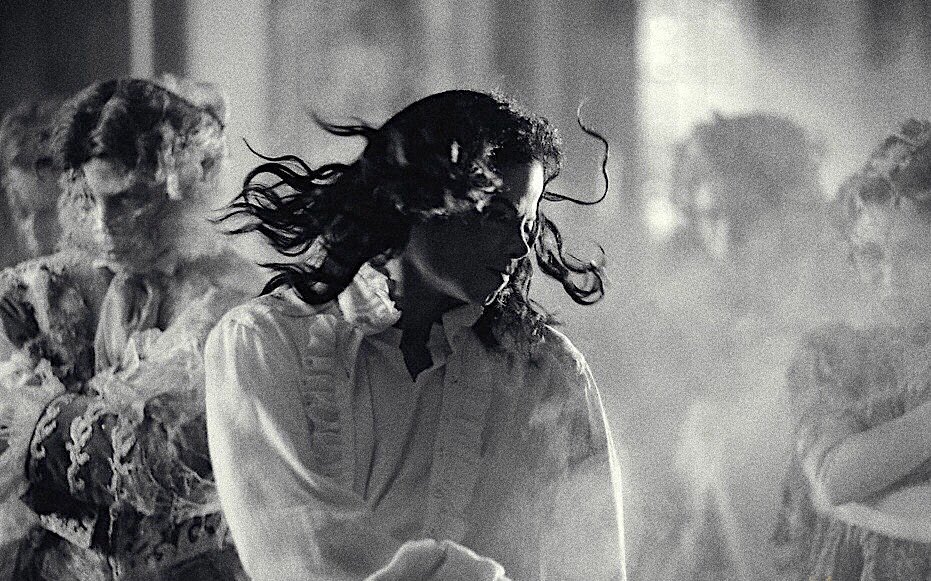 ThrillerGlitter's tweet photo. Michael Jackson • Ghosts (1996) https://t.co/0oV5VfWkZ0