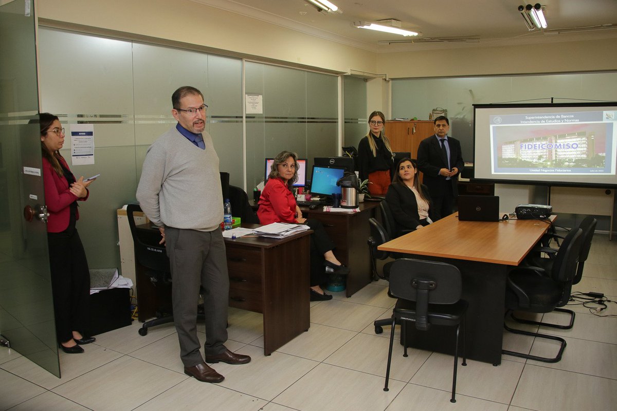 MEF_Paraguay's tweet photo. La Dirección General de Personas y Estructuras Jurídicas de Hacienda organizó una charla sobre Negocios y Encargos Fiduciarios, la iniciativa busca capacitar a servidores públicos de la dependencia.

➡️ https://t.co/uFMjX0D9Rd https://t.co/9yVkEm4op2