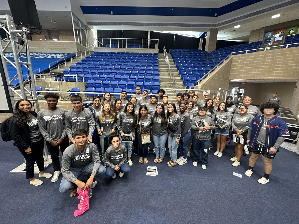 SAHolmesSports's tweet photo. HUSKY F.A.M.I.L.Y representing at Student Summit 2023. “Once A Husky Always A Husky”  @NISDHolmes @nisd_nsite @NISD_Athletics @MackeySpeaks @CoachPPadilla #HFND https://t.co/ri1j6PLz1x