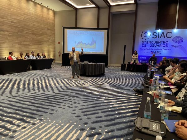 Alberto Demongín, Gerente de Servicio al cliente en SIAC, comparte en este momento el Procedimiento de atención a clientes y prácticas en SIAC; e invitó a que acudan a la mesa de servicio que brindará atención directa. 
#SIAC #Plataforma #Software #Ecosistemadeusuarios