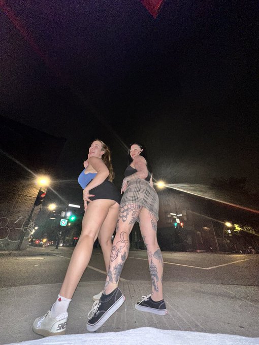 So much fun with @deminovak_ last night in Montreal! What shall we do today? https://t.co/18aGNwZxzE<a class="tags" href="/tag/deminovak_">@deminovak_</a>