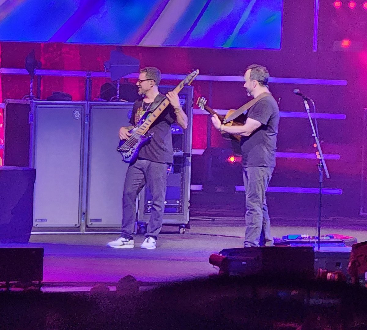 jfdavis6343's tweet photo. @SLessard and Dave both in rare form in Atlanta Tuesday night.  Setlist was amazing. The guys were all on fire and happy as always. One of my favorite shows, and I haven't missed a year since 1999. The family loved it!! Thanks guys for an amazing time! ♥️✌️ https://t.co/MXQyCjb18B