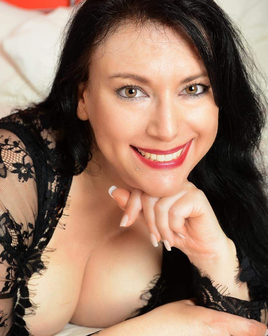 DJBlues3's tweet photo. Any Gorgeous Busty Babes/Milfs in the UK, in Cambridgeshire, willing to help me capture some cheeky naughty tease shots on a mutual TF/Content basis!
I will provide each Girl a full unedited set of images, to use as you wish!😈🔥😎 https://t.co/C3KVR1R7Hq