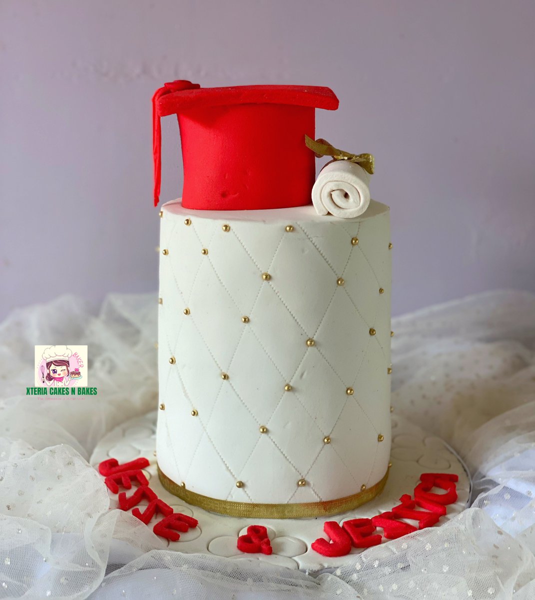 Xteria4you's tweet photo. It’s graduation season 👩‍🎓 

This beautiful graduation themed cake in 6 inches fondant covering successfully delivered! 
Thanks to our client for trusting us,..

Need a cake in kaduna?
We are open to take your orders, WhatsApp 08179502784 

#kdbaker #baker #graduationcake https://t.co/N61gzYP2ju