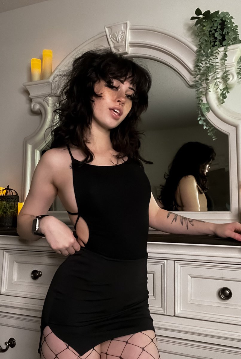UndeadEm_'s tweet photo. If you wanna see more of me make sure to check out the exclusive content from the link in my bio ✨ https://t.co/KzIvb65crJ