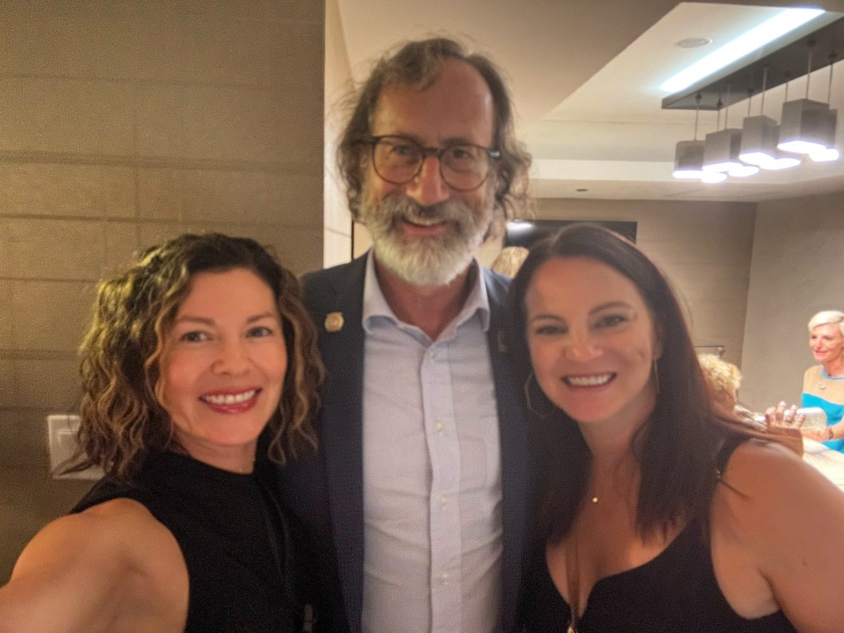 sDOlympicDOC's tweet photo. Reunited with medical school colleagues!
#leveluphealth #osteopathicmedicine #completeDO #sportsmedicine https://t.co/T9U6GJkQP6