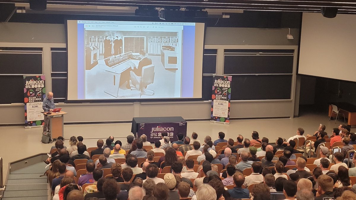 dragonflystats's tweet image. Stephen Wolfram giving a keynote in front of a packed auditorium at @JuliaConOrg 
#juliacon