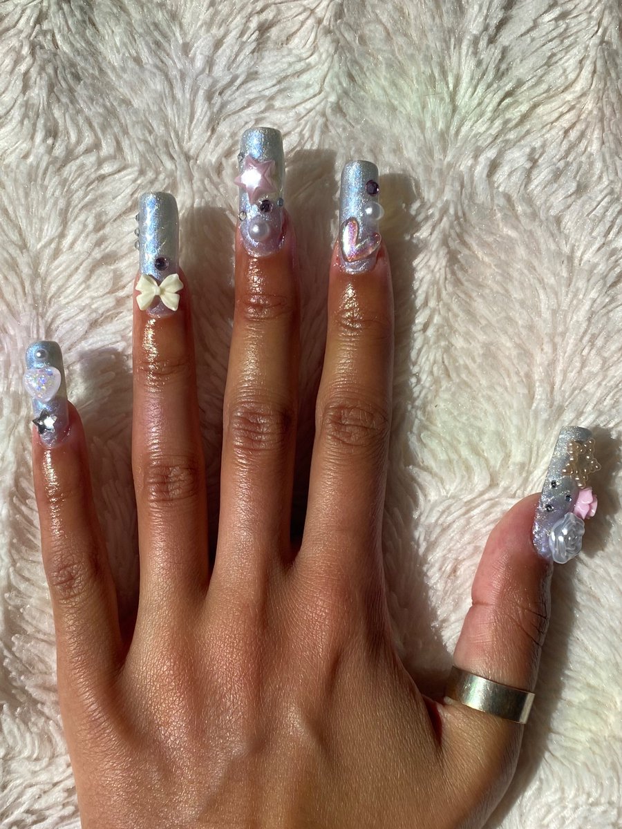 myscene_com's tweet photo. dreamiest harajuku inspired femmicure by my dear friend simone <3 junk nails heaven https://t.co/a4fE62jHTL