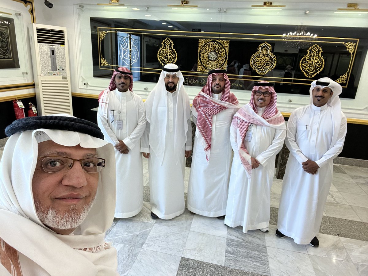 AdnanALsilami's tweet photo. تشرفت امس بمرافقة فريق تجمع مرشدي مكة  برفقة العاشق المكي الاستاذسمير برقة وكانت زيارة الى مصنع كسوة الكعبة ومسجد البيعه ومسجد الخيف ومتحف العملات للاستاذ محمد البراق العتيبي .
اشكر كل من نسق وادار هذة الرحلة المميزة 
@samir_barqah 
@danah_1385 https://t.co/Frj6XqjW2i