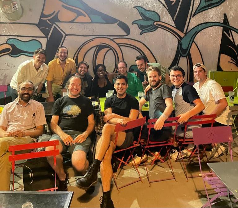 GonzaParra_'s tweet photo. Unexpected social meeting with the French bioinformatics crew including @afiston, the president of the French Bioinformatics Society (@SfbiFr)! https://t.co/fIywnvOWKu