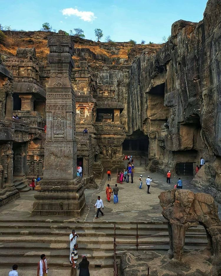 Humorist_solo's tweet photo. This thing needs attention now. now is enough, we want this one also with a 7 wonders. Ellora Caves. 🇮🇳 India’s pride

#WewantElloracaves
#narendramodijii https://t.co/nMj5UXkbm5