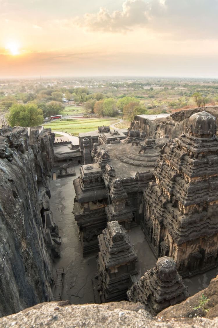 Humorist_solo's tweet photo. This thing needs attention now. now is enough, we want this one also with a 7 wonders. Ellora Caves. 🇮🇳 India’s pride

#WewantElloracaves
#narendramodijii https://t.co/nMj5UXkbm5