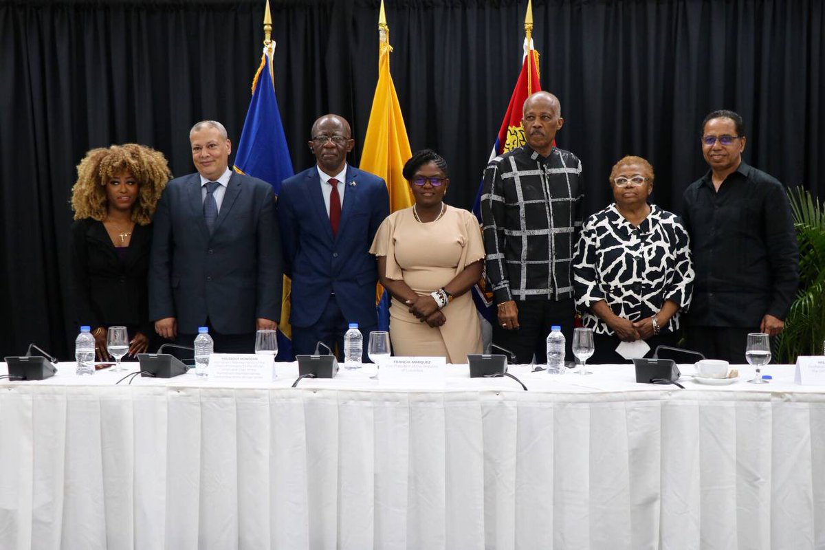 ViceColombia's tweet photo. Durante el ‘Encuentro sobre Reparaciones por la Esclavitud y el Colonialismo’, que se lleva a cabo en Bridgetown, Barbados 🇧🇧, la Vicepresidenta @FranciaMarquezM hizo un llamado a avanzar en la consolidación de la alianza entre la diáspora y África para lograr reparaciones 👇🏾 https://t.co/bISJhlVLC5